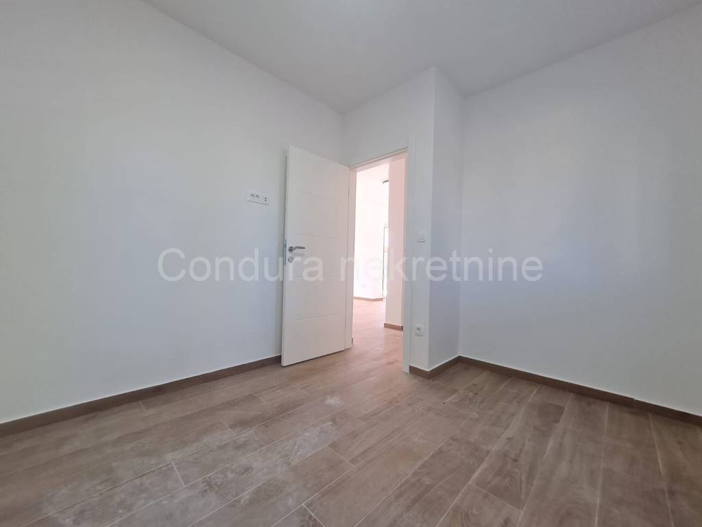 Apartman na moru, Prodaja, Vir, Vir