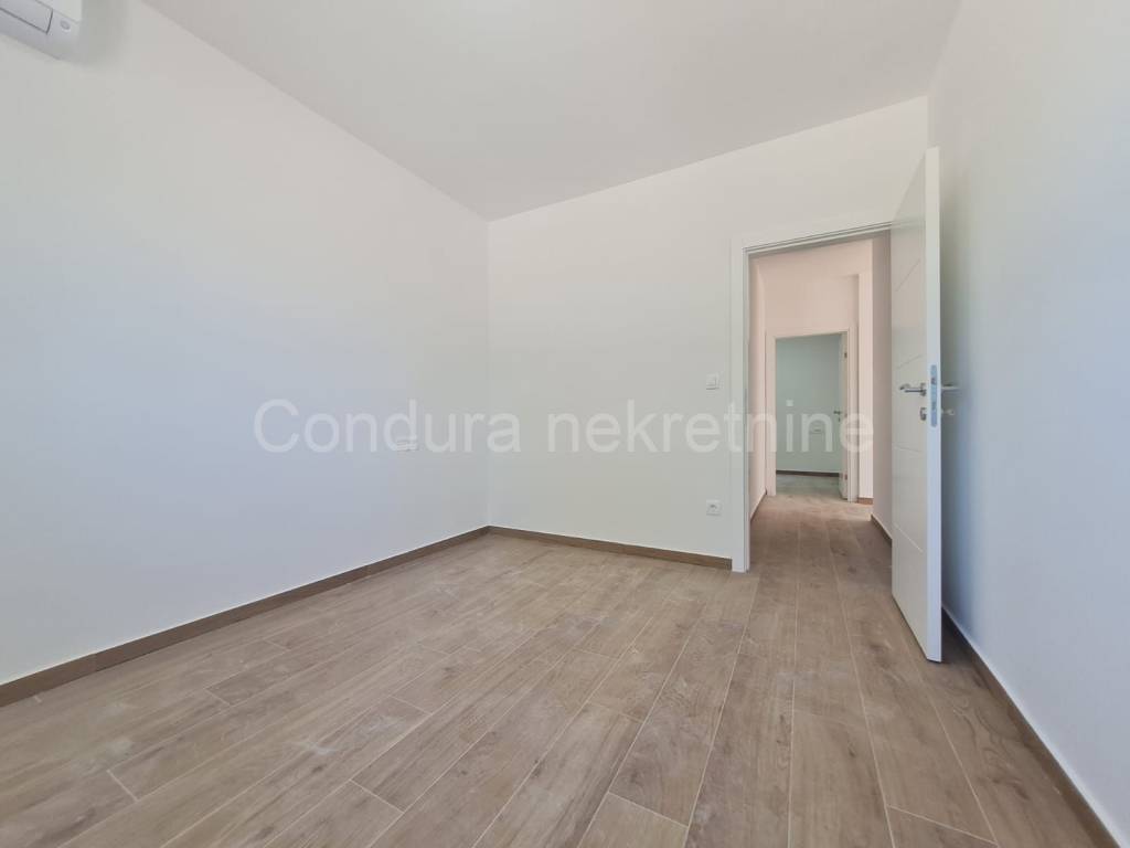 Apartman na moru, Prodaja, Vir, Vir
