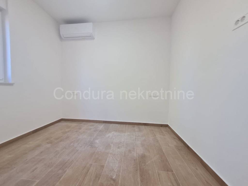 Apartman na moru, Prodaja, Vir, Vir