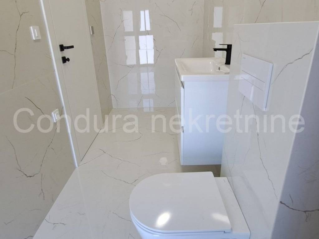 Apartman na moru, Prodaja, Privlaka, Privlaka