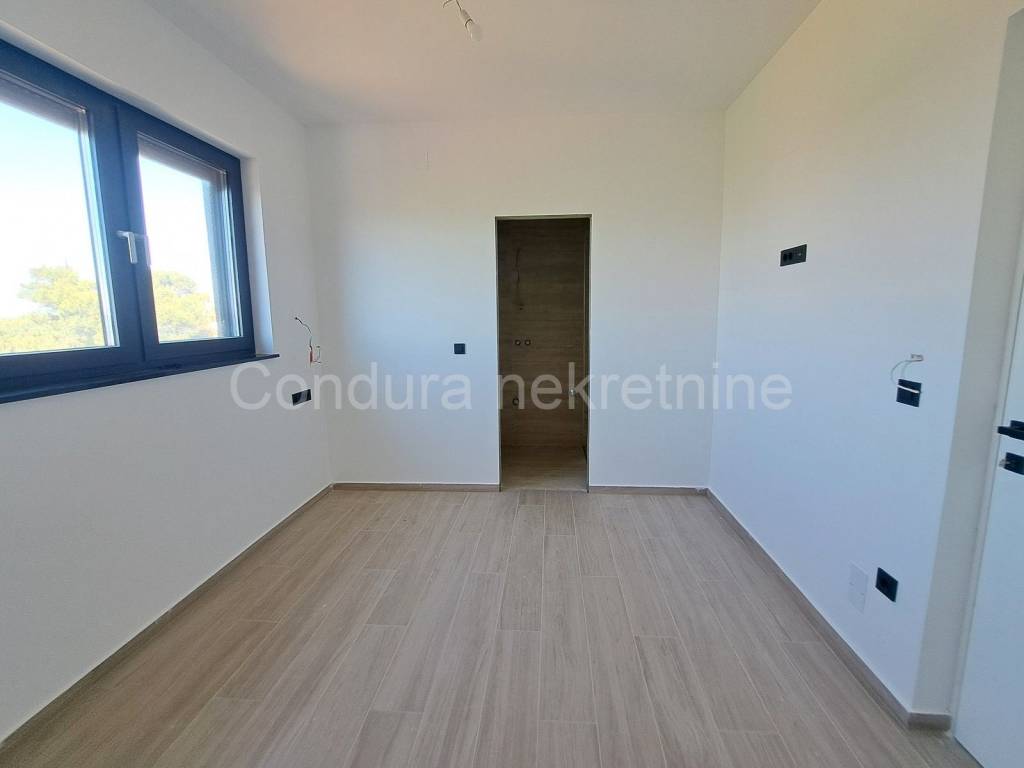 Apartman na moru, Prodaja, Nin, Zaton