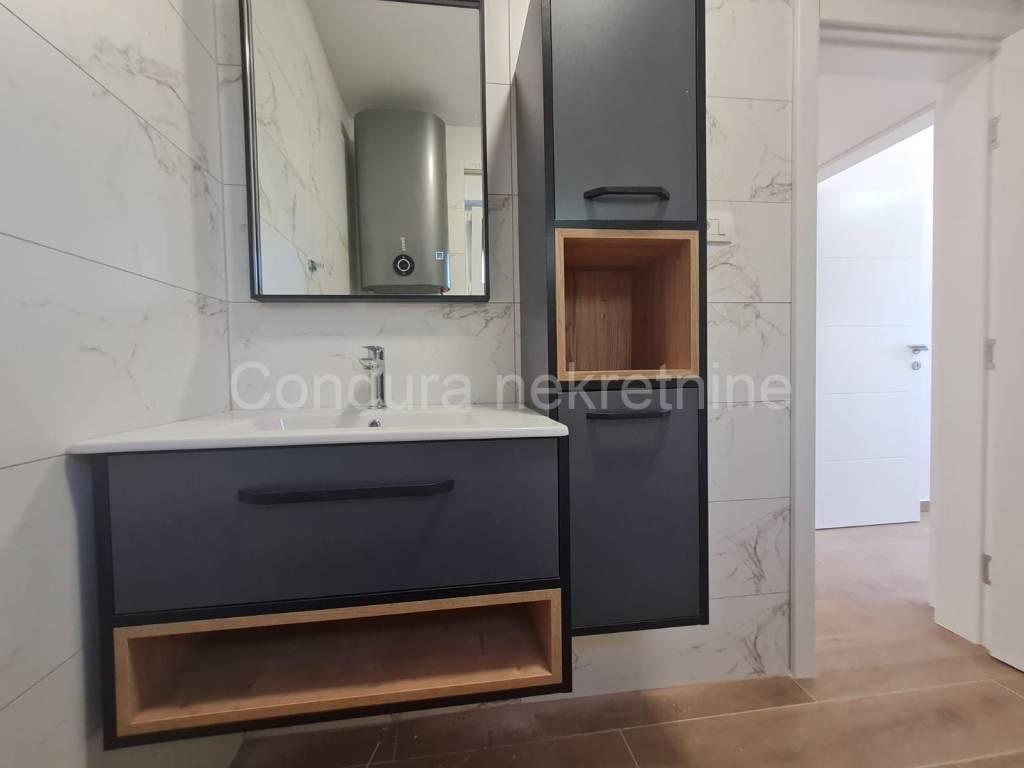 Apartman na moru, Prodaja, Vir, Vir