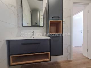 Apartman na moru, Prodaja, Vir, Vir