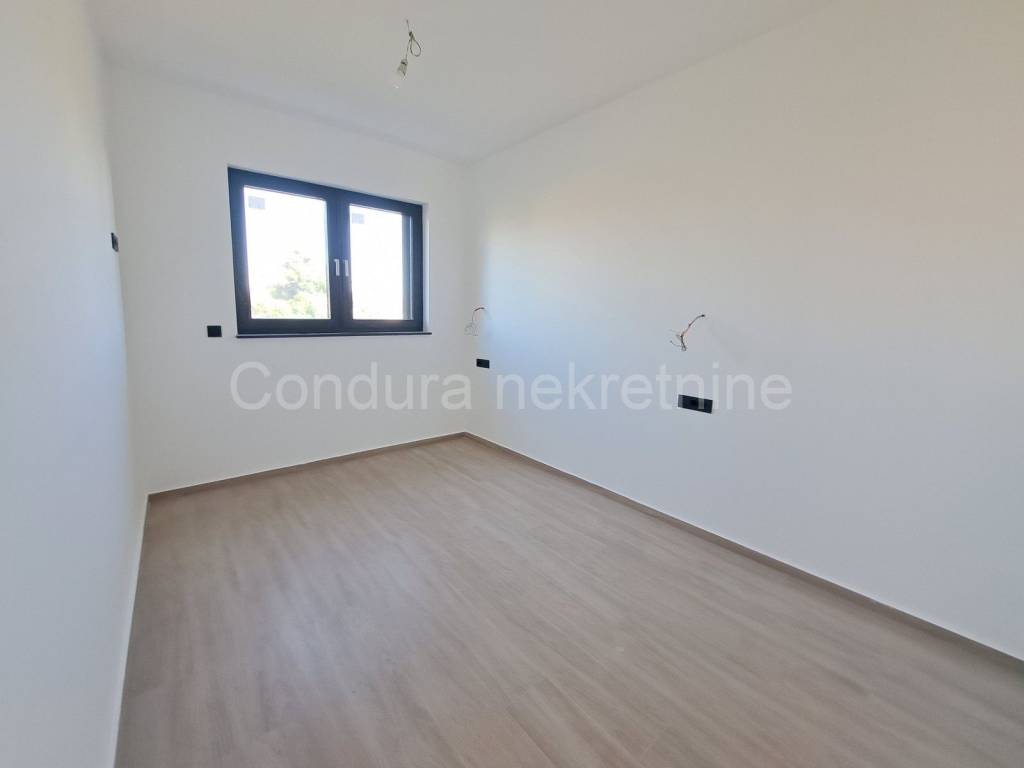 Apartman na moru, Prodaja, Nin, Zaton