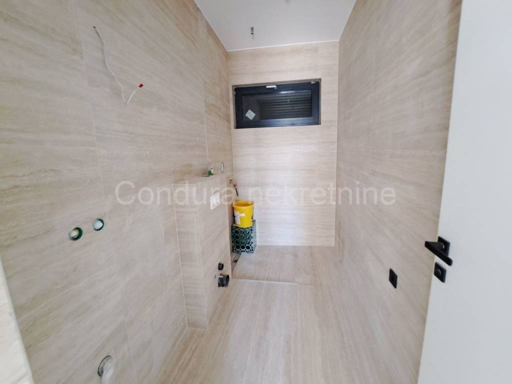 Apartman na moru, Prodaja, Nin, Zaton