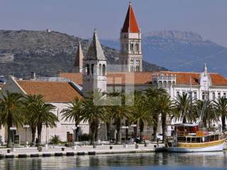 Trogir, građevinsko zemljište za halu, 2500 m2, prodaja