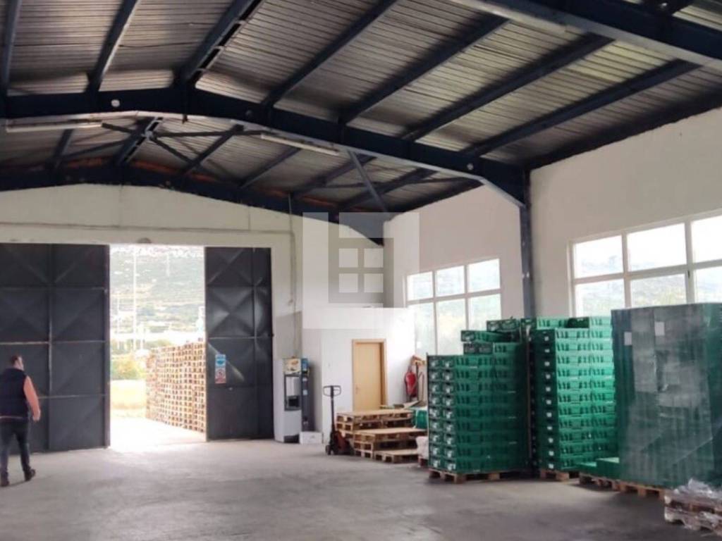 Trogir, hala/skladište, 750m2, parking, prodaja