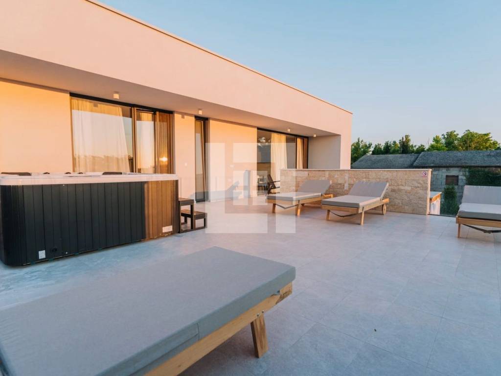 Privlaka (Zadar), moderna luksuzna vila sa bazenom, prodaja