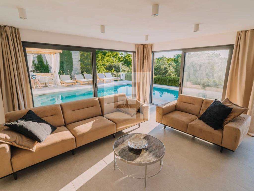 Privlaka (Zadar), moderna luksuzna vila sa bazenom, prodaja