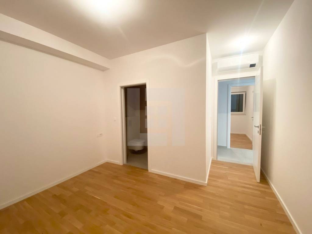 Novalja, 5S stan sa vrtom I 2 parkirna mjesta, prodaja