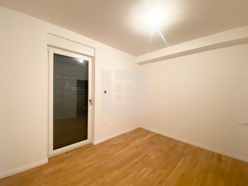Novalja, 5S stan sa vrtom I 2 parkirna mjesta, prodaja