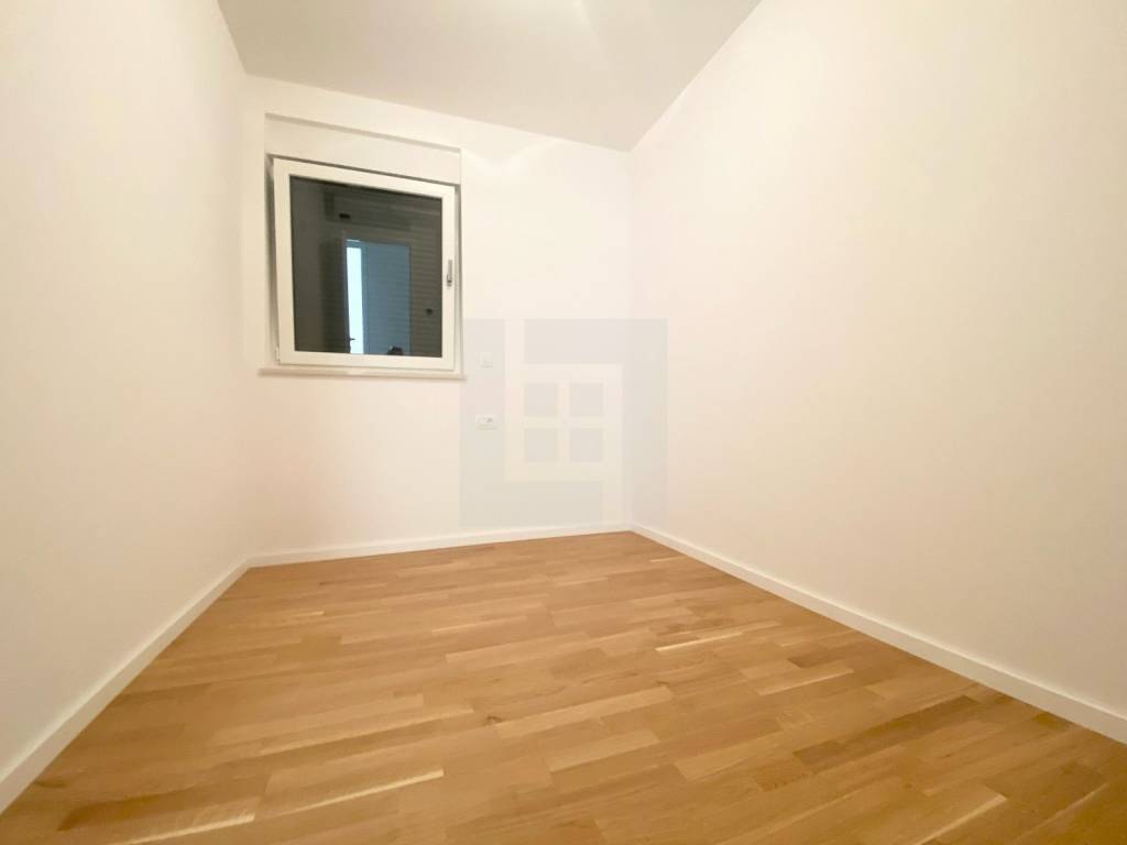 Novalja, 5S stan sa vrtom I 2 parkirna mjesta, prodaja