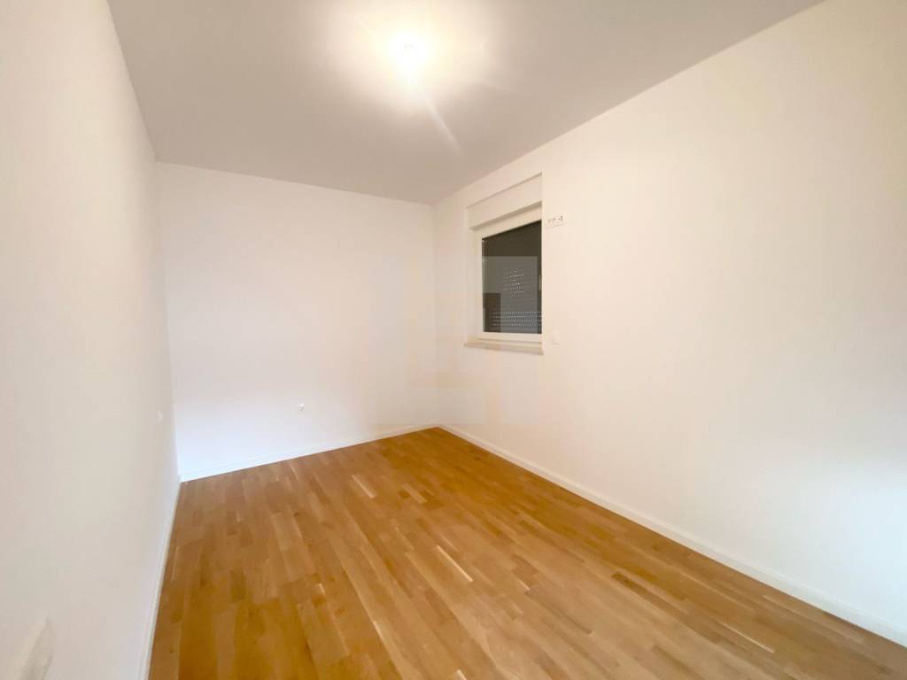 Novalja, 5S stan sa vrtom I 2 parkirna mjesta, prodaja