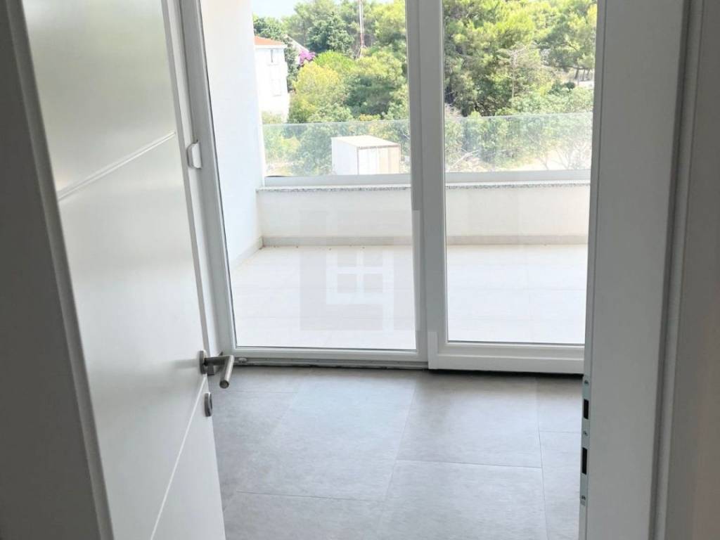 Novalja, nov luksuzan 4S penthouse, bazen, 2PM, prodaja