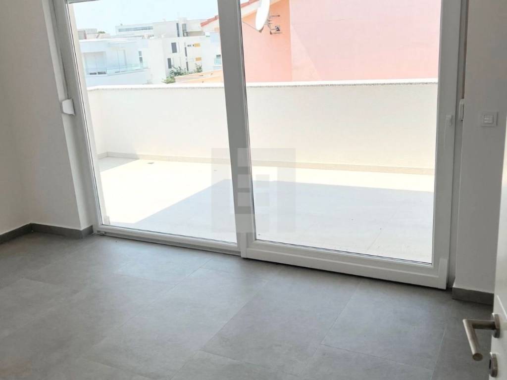 Novalja, nov luksuzan 4S penthouse, bazen, 2PM, prodaja