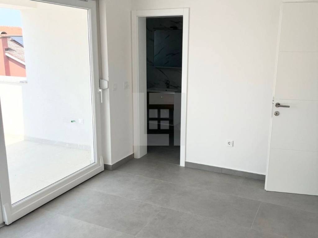 Novalja, nov luksuzan 4S penthouse, bazen, 2PM, prodaja