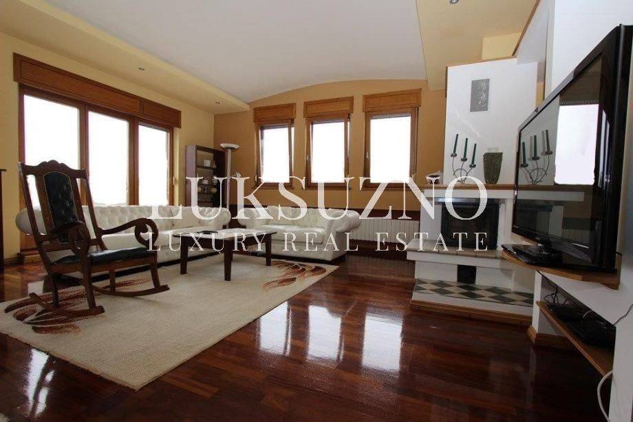 Pantovčak, luksuzan penthouse, namješten, parking, najam