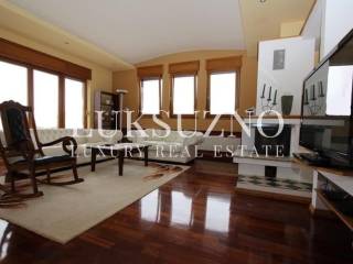 Pantovčak, luksuzan penthouse, namješten, parking, najam