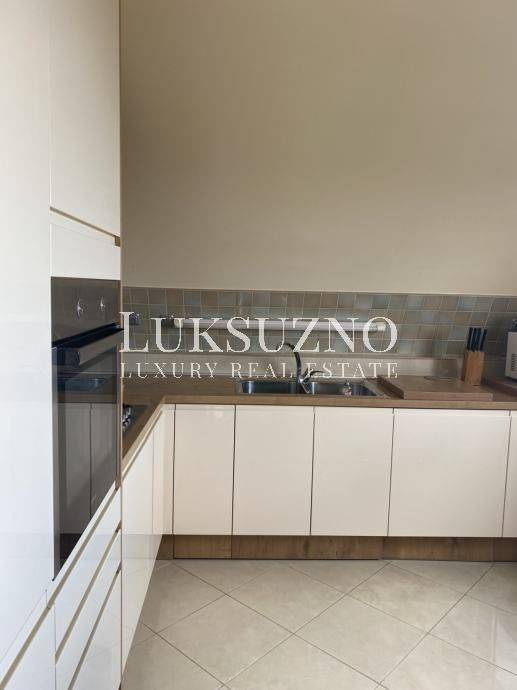 Pantovčak, luksuzan penthouse, namješten, parking, najam