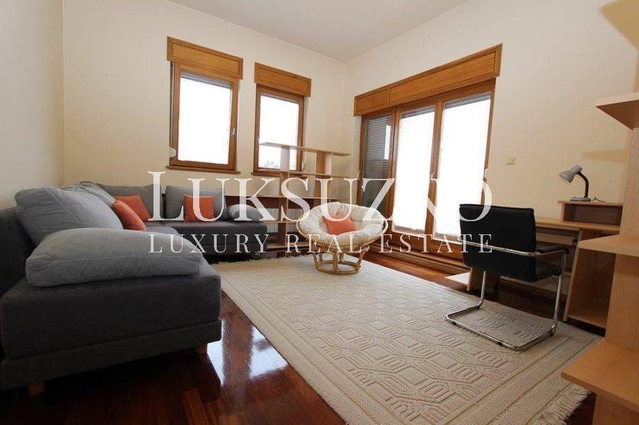 Pantovčak, luksuzan penthouse, namješten, parking, najam