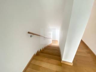 Jelenovac, luksuzan 5S stan, vrt, garaža, parking, prodaja