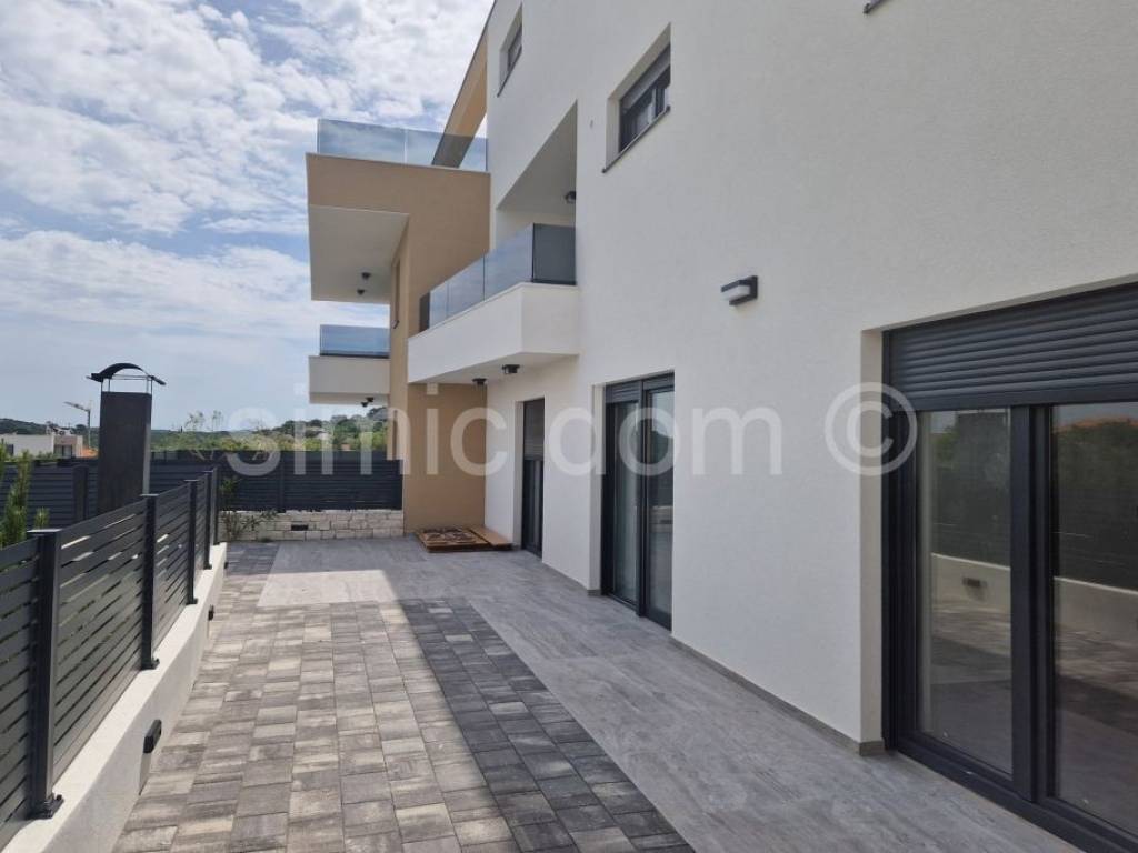 Apartman na moru, Prodaja, Murter, Murter