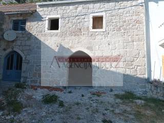 Omis, Lokva Rogoznica