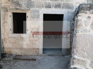 Omis, Lokva Rogoznica