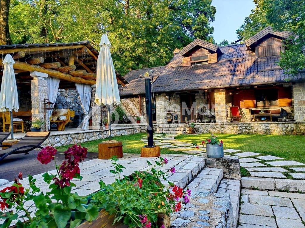 Obiteljska kuća, Prodaja, Gračac, Bruvno