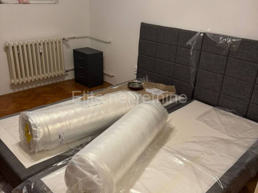 Stan u zgradi, Najam, Rijeka, Istok