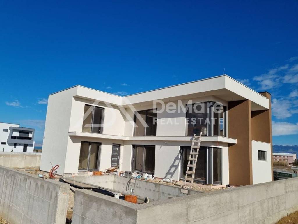 Luksuzna vila, Prodaja, Privlaka, Privlaka