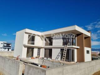 Luksuzna vila, Prodaja, Privlaka, Privlaka