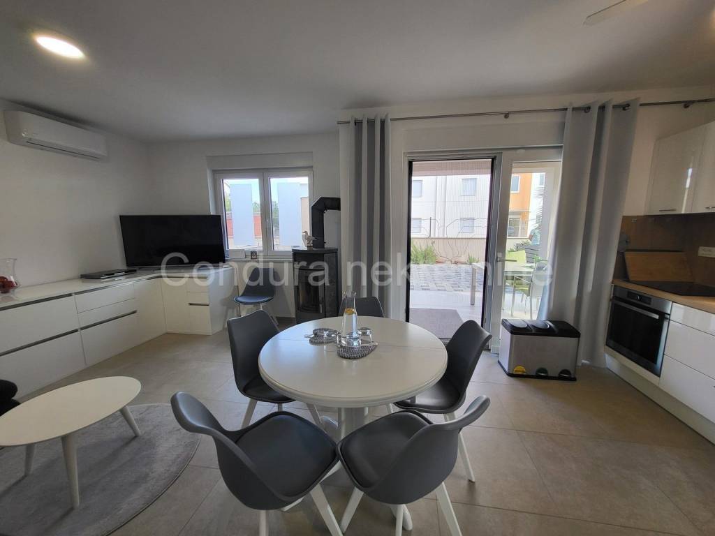 Apartman na moru, Prodaja, Nin, Nin