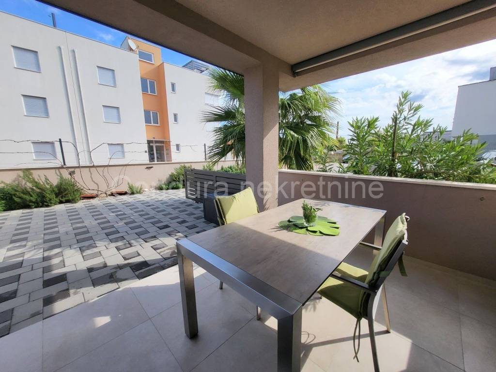 Apartman na moru, Prodaja, Nin, Nin