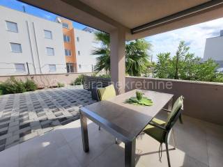 Apartman na moru, Prodaja, Nin, Nin