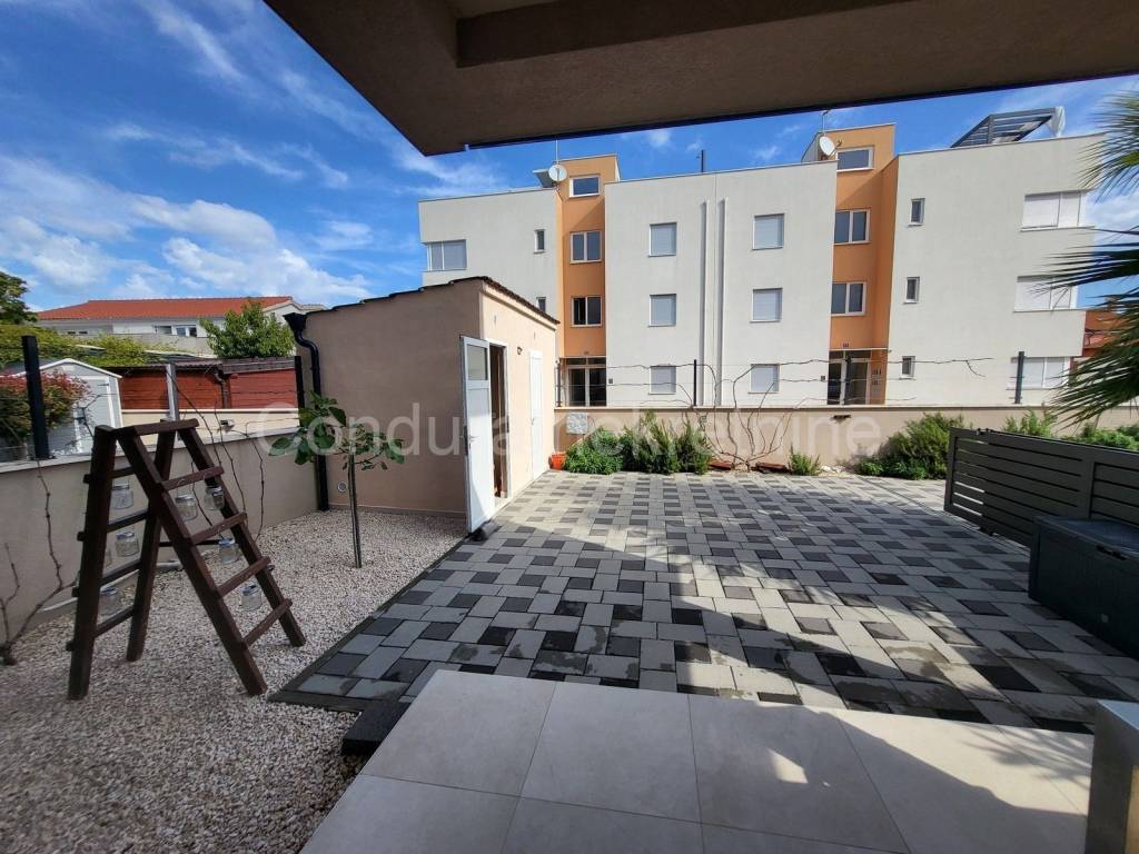 Apartman na moru, Prodaja, Nin, Nin