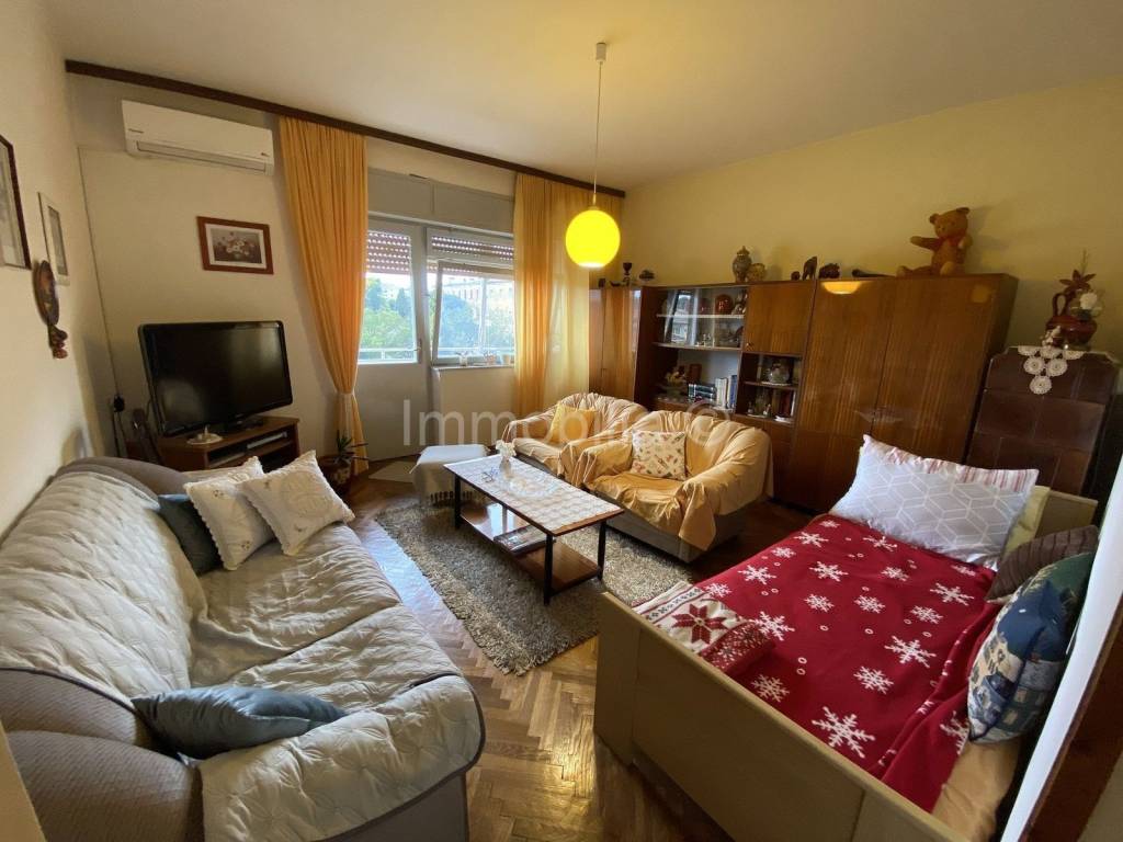 Stan u zgradi, Prodaja, Pula, Pula