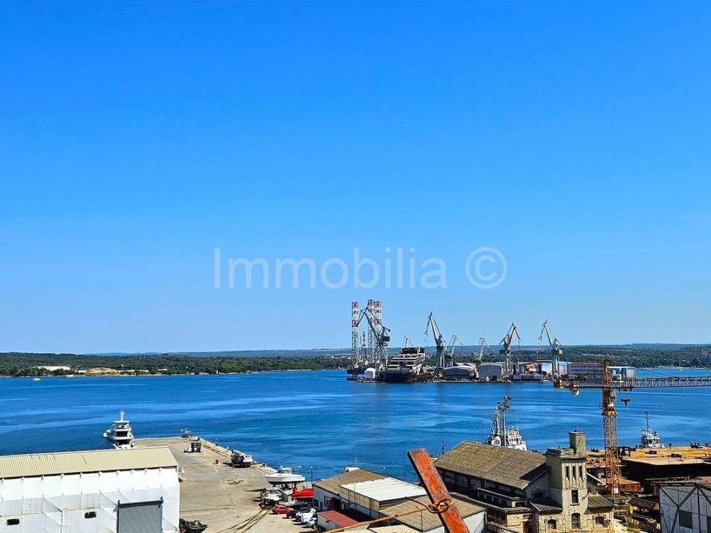 Stan u zgradi, Prodaja, Pula, Pula