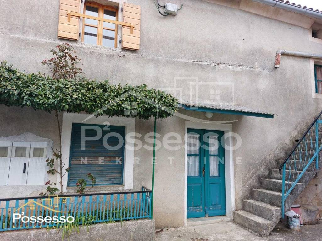 Buzet, Hum