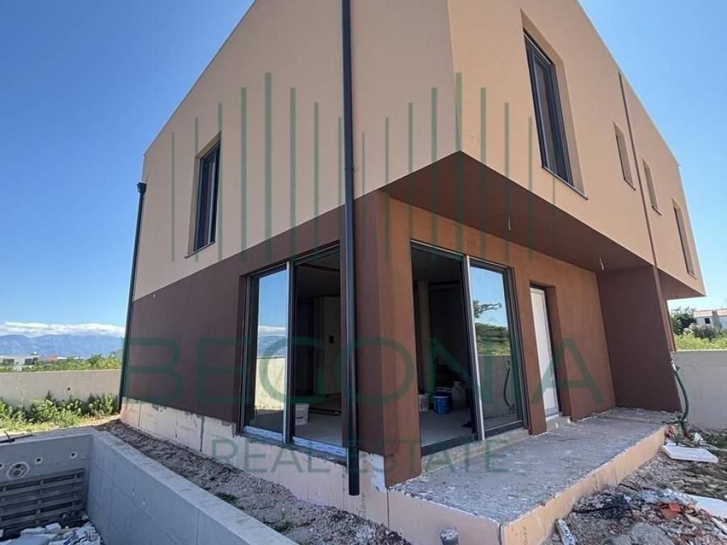Dvojna kuća, Prodaja, Privlaka, Privlaka