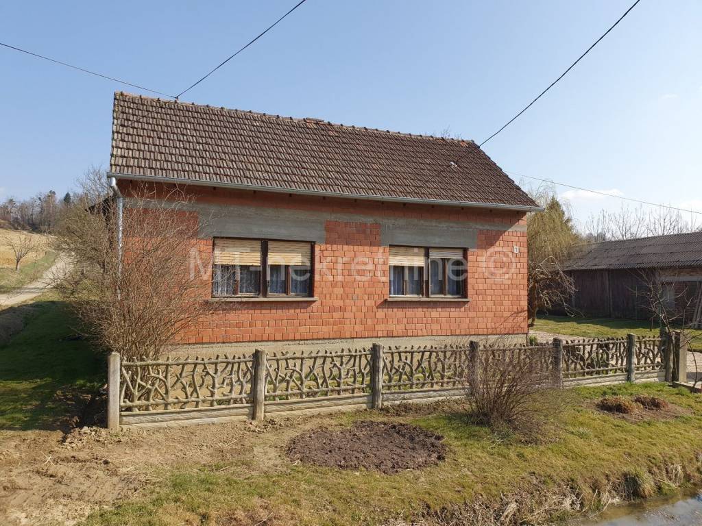 Obiteljska kuća, Prodaja, Kapela, Jabučeta