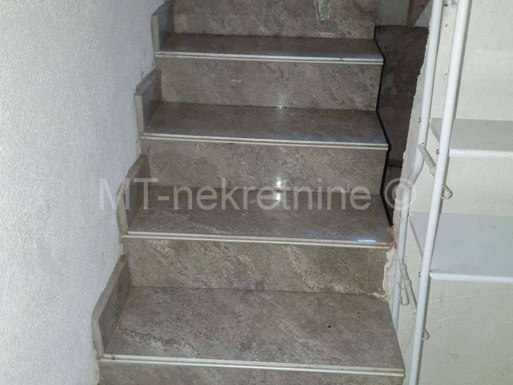 Prizemnica s potkrovljem, Prodaja, Ivanska, Srijedska