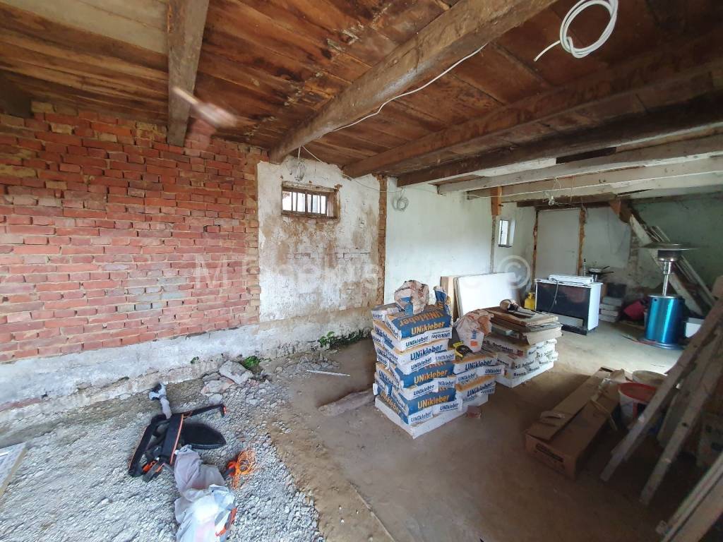 Kuća prizemnica, Prodaja, Kapela, Starčevljani