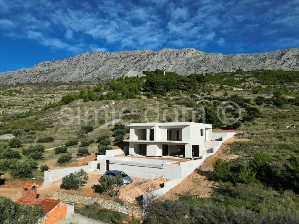 Kuća u izgradnji, Prodaja, Dugi rat, Duće