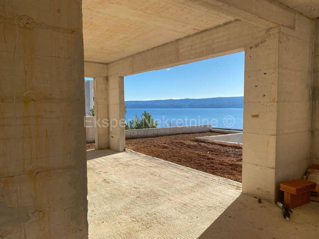 Samostojeća kuća, Prodaja, Dugi rat, Duće