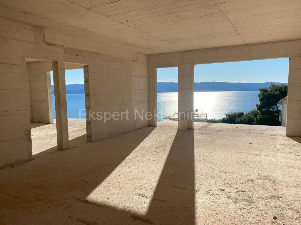 Samostojeća kuća, Prodaja, Dugi rat, Duće