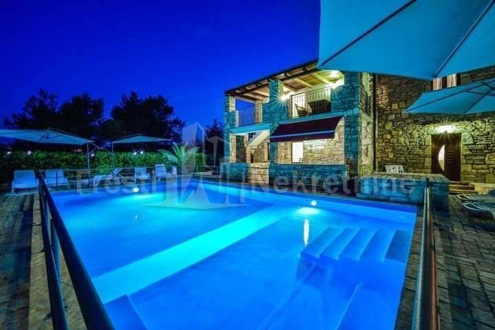 Apartmanska kuća, Prodaja, Vir, Vir