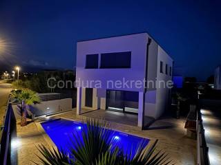 Vila, Prodaja, Vrsi, Zukve