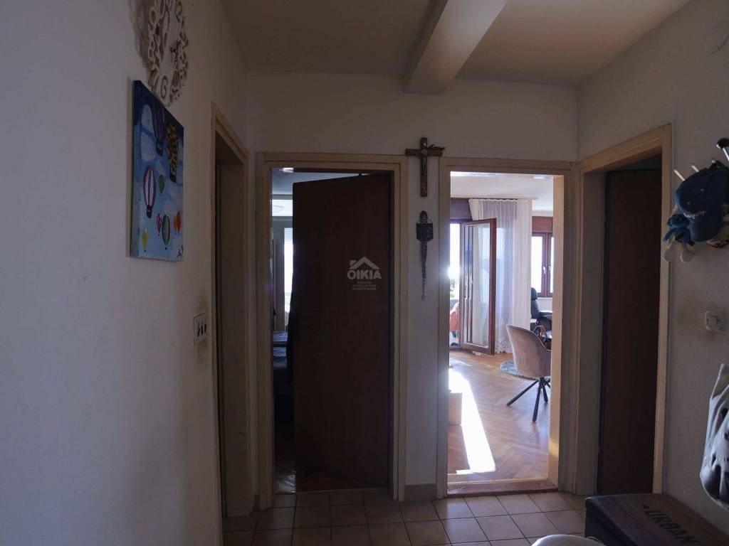 Split-level flat in a house, Sale, Dugi rat, Jesenice