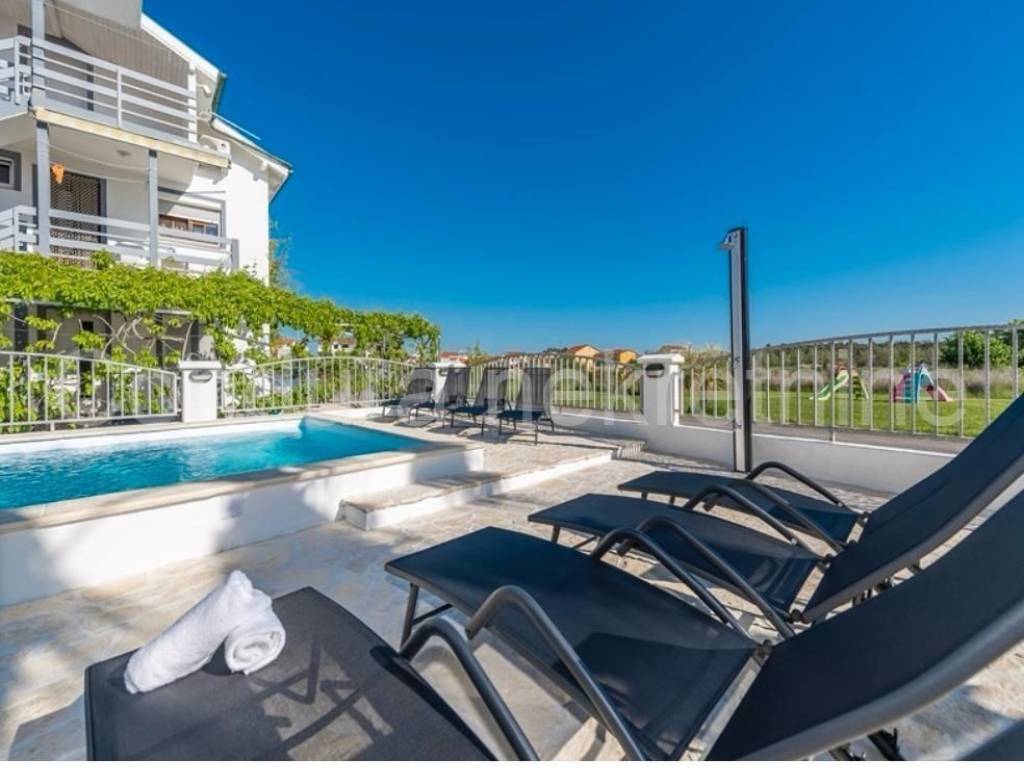 Apartmanska kuća, Prodaja, Privlaka, Privlaka